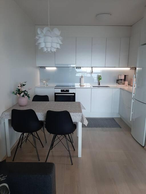 Upea Kaksio Naesijaerven Rannalla Tampere Exterior photo